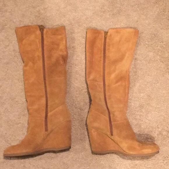 Caramel suede boots - Picture 2 of 3
